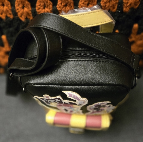 New! Disney Parks Pirate of the Caribbean Crossbody Bag - Picture 2 of 9